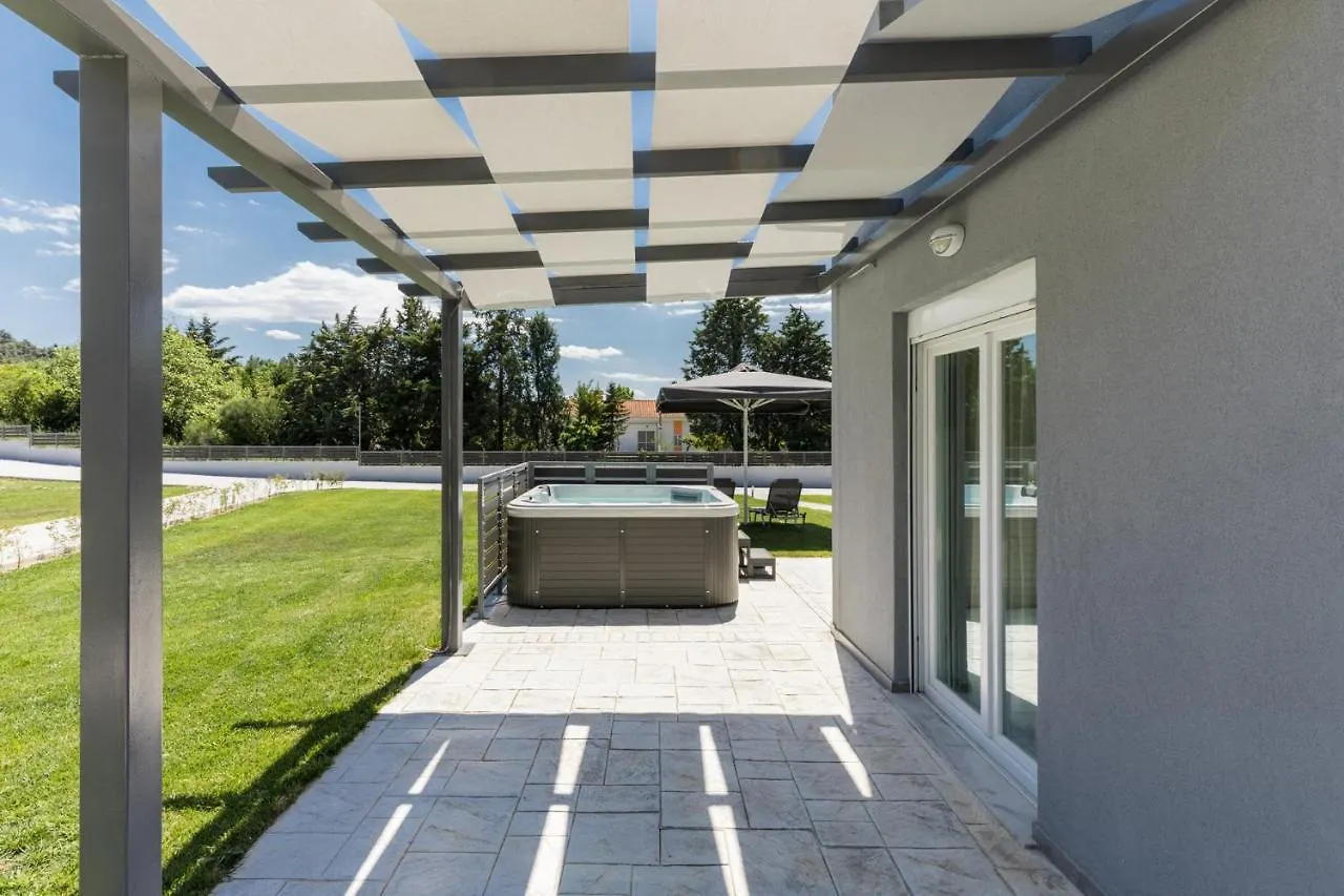 Hotel V Luxury Apartments Posidi